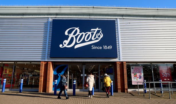 تقدم Boots نصف سعر على بعض العطور - ولكن فقط عبر الإنترنت