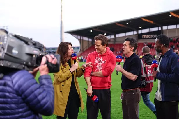 تمت مقابلة ريان رينولدز وروب ماكنيني ، المالكين المشاركين في Wrexham ، من قبل Sky Sports