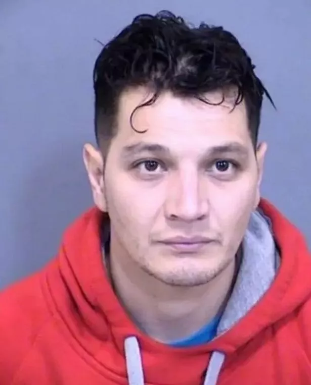 اتُهمت Dousten بالقتل من الدرجة الثانية ، والاعتداء المشدد ، وسوء السلوك الذي ينطوي على الأسلحة والتعرض للخطر