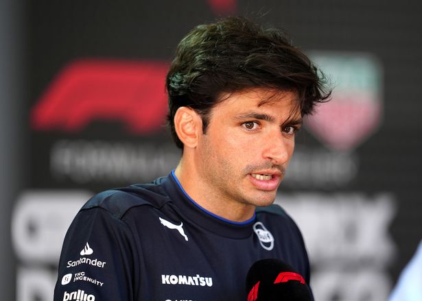 كارلوس ساينز يتحدث في قلم وسائل الإعلام F1 في سباق موناكو الكبير
