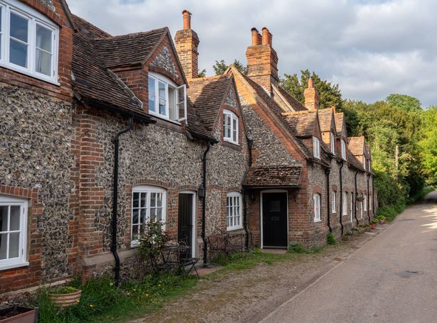 شارع منازل من الطوب والمنازل في قرية Chilterns في Hamblen في باكنجهامشاير