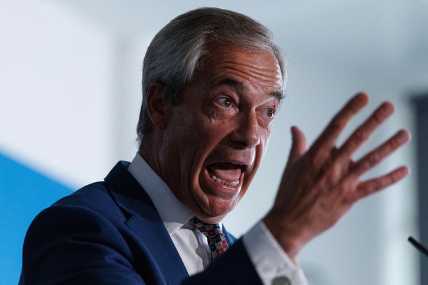 زعيم UKIP السابق نايجل فاراج يعقد مؤتمرا صحفيا يوم الاثنين