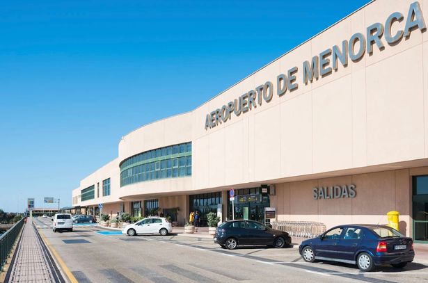 مطار مينوركا