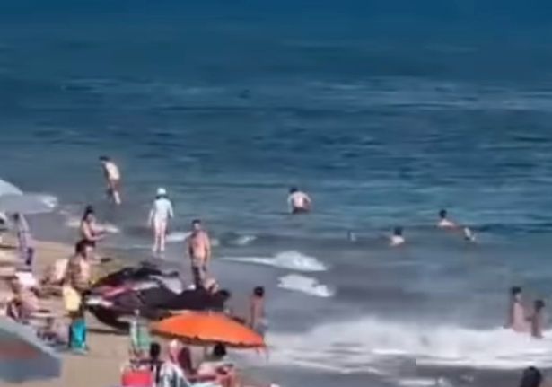 السياح على شاطئ كوستا ديل سول معبأ بجروح خطيرة