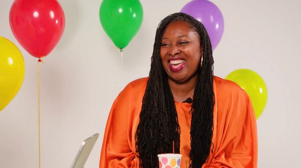 نائب العمل Dawn Butler تضحك وهي تظهر في ألعاب الحفلات