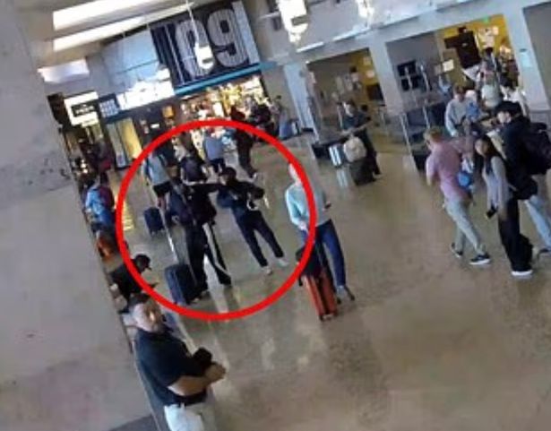 شاركوا في ما يبدو أنه محادثة مكثفة