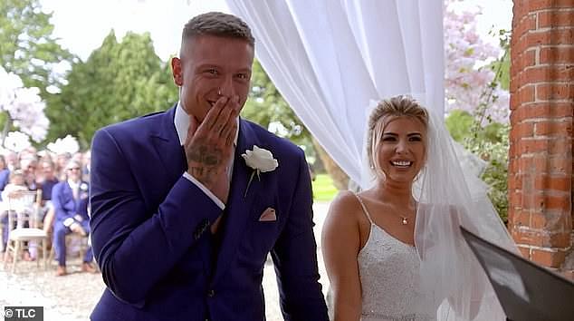 ربط أوليفيا وأليكس العقدة في حفل فاخر Essex بعد عامين من اجتماعه في جزيرة الحب خلال السلسلة الثانية