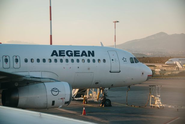 AIRBUS A320 ينتمي إلى خطوط إيجه جيرز على مدرج مدرج