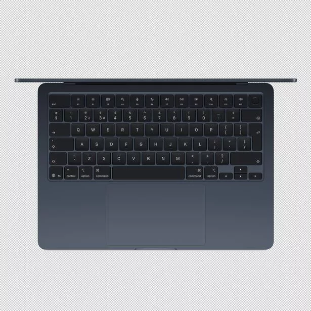 Apple MacBook Air 13 بوصة M4 (2025) في منتصف الليل
