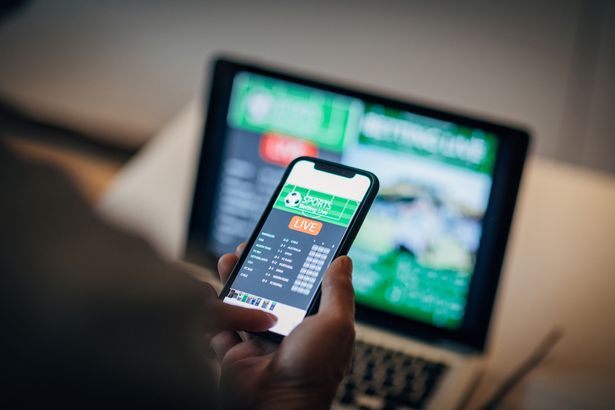 تقوم الحكومة بالفعل بتشاور حول المعاملة الضريبية للمقامرة عبر الإنترنت 