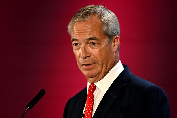 ملتزم نايجل فاراج بوقف النساء والأطفال