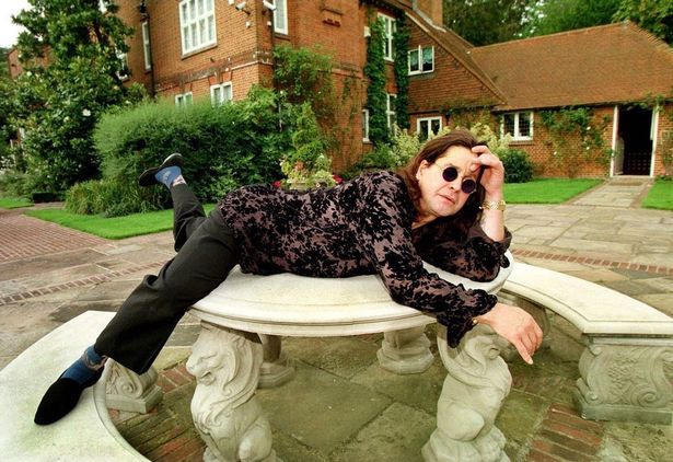 يطرح Ozzy في أراضي حدائق باكنجهامشاير
