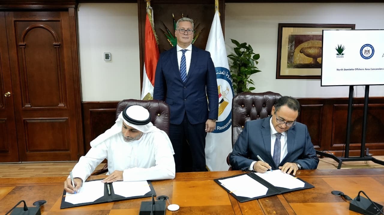 أربع شركات طاقة عالمية تلتزم 343 مليون دولار بنفط مصر ، استكشاف الغاز
