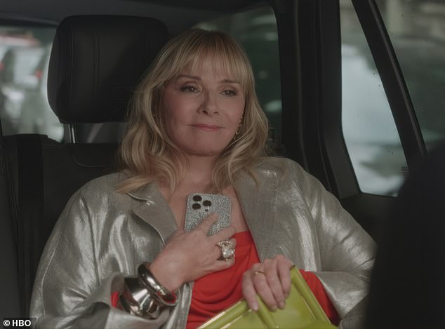 تم الفضل في Cattrall للحصول على العرض في موسم ثالث بفضل Shock Cameo حيث سامانثا في خاتمة الموسم الثاني