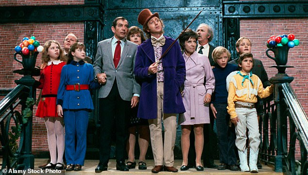 أصبح فيلم Willy Wonka & the Chocolate Factory عام 1971 كلاسيكيًا فوريًا ، محبوبًا لمجموعاته الغريبة ، وروح الدعابة ، والأداء الأيقوني الوريدي باعتباره صانع الحلوى الغامض
