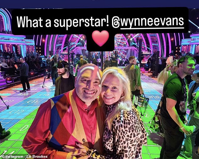 غالبًا ما كانت ليز جلسًا في الجمهور في العروض الحية بدقة وشاركت معها حلوة بعد أداء واحد - قائلة إنها 