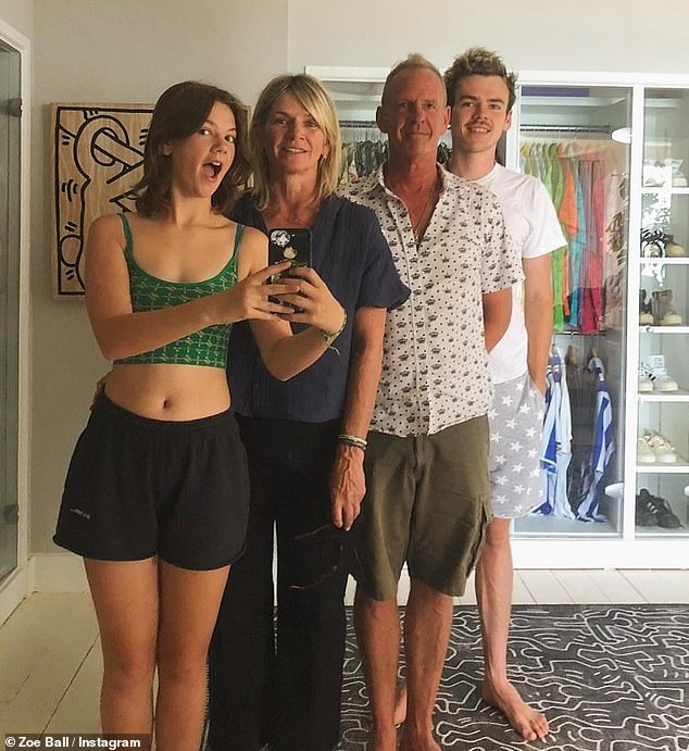 Zoe Shares و Nelly ، 15 ، وابنه وودي ، 25 عامًا ، مع Ex0husband Norman Cook الذي انقسمت معه في عام 2016 بعد 18 عامًا من الزواج ، لكنهم ظلوا أصدقاء مقربين وأولياء أمور
