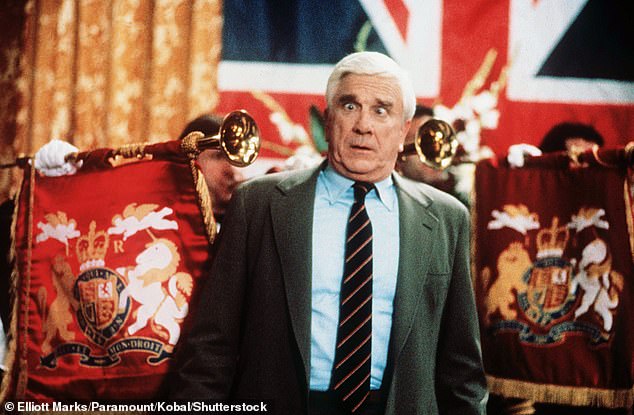 ضرب مساره المجردة في ديسمبر 1988. من بين أفراد الفيلم الأصلي ليزلي نيلسون (شوهد) ، بريسيلا بريسلي ، ريكاردو مونتالبان وأوج سيمبسون