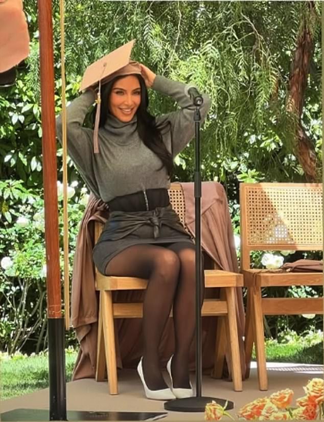 بعد ست سنوات من كلية الحقوق ، تخرج كيم في مايو