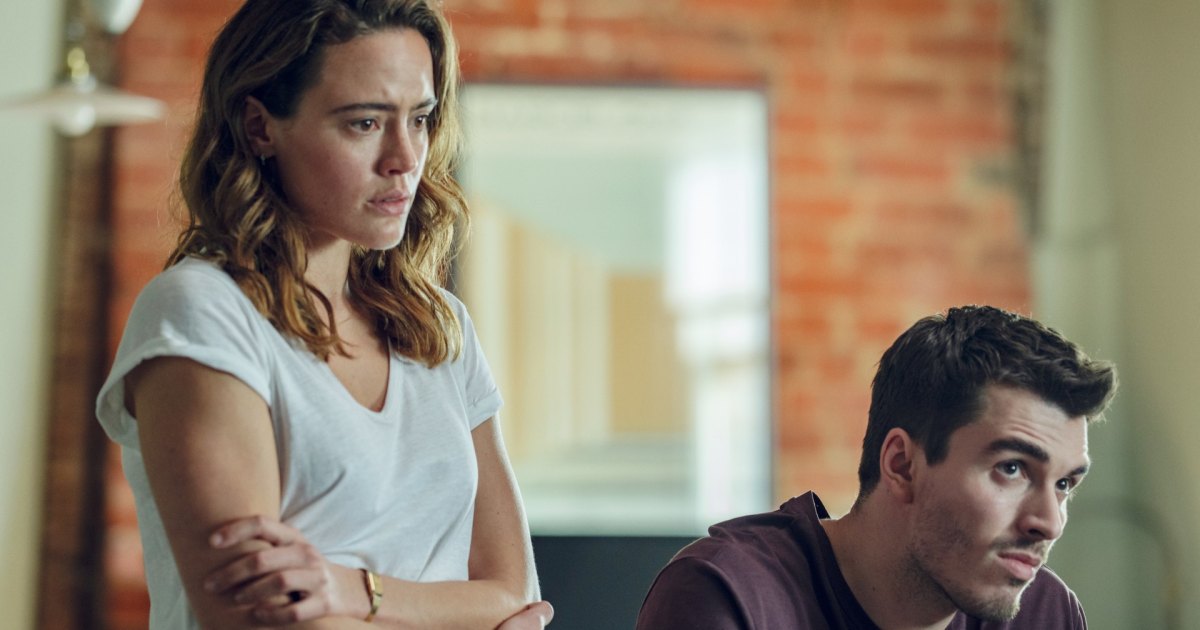 صوفي روبرتسون وكوري ميلكريست في فيلم