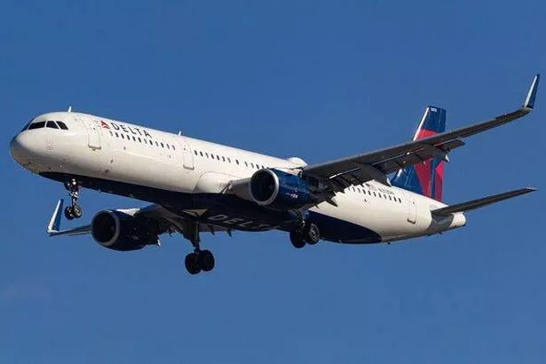 A Delta Air Lines Airbus A321 ، تهبط طائرة الركاب في مطار أورلاندو الدولي (MCO)