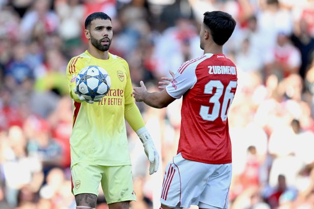 ديفيد رايا مع مارتن زوبيمندي في وقت ما قبل الموسم