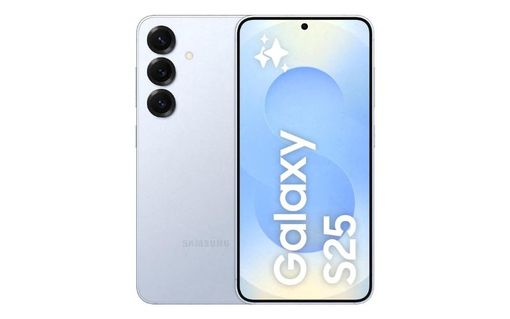 هاتف محمول Samsung Galaxy S25 أمام خلفية بيضاء