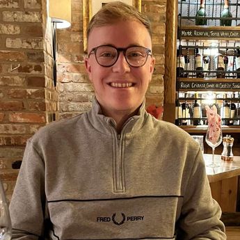 المؤلف الصورة الرمزية