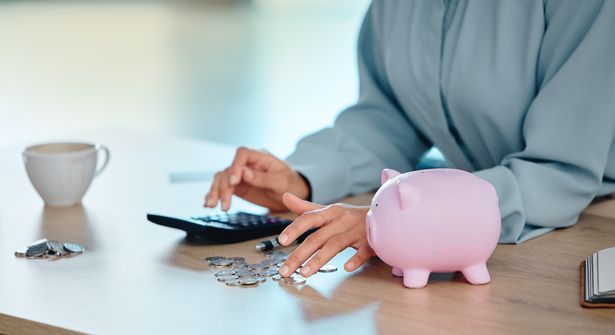 التمويل والميزانية وتوفير الأموال لإيداع العملات المعدنية في بنك الخنزير