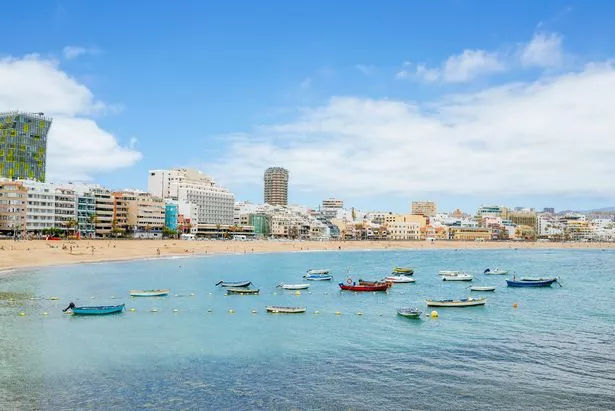 منظر طبيعي من Playa de Las Canteras في لاس بالماس ، عاصمة جران كاناريا
