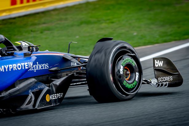 يشارك سائق Formula 1 Carlos Sainz من Williams في سباق F1 في حلبة Formula 1 في Zandvoort ، هولندا ، في 31 أغسطس 2025 ، من أجل Formula 1 Zandvoort Sunday 2025 Season 2025-2026. (تصوير مارسيل فان دورست/eye4images/nurphoto عبر Getty Images)