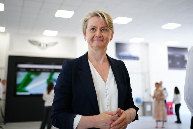 تم نقل Yvette Cooper من وزارة الداخلية إلى وزارة الخارجية