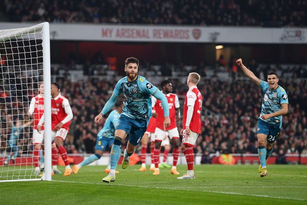 Duje Caleta-Car بعد تسجيله لـ Southampton ضد Arsenal