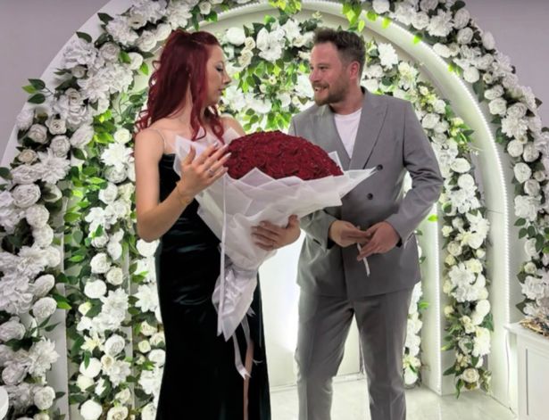 أليف أوزكان في خطوبتها