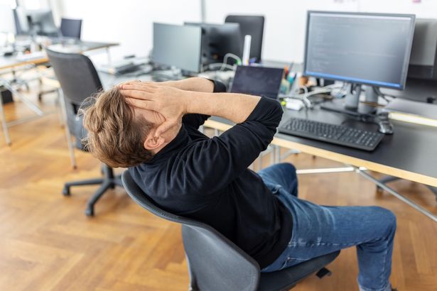 شخص متوتر في العمل