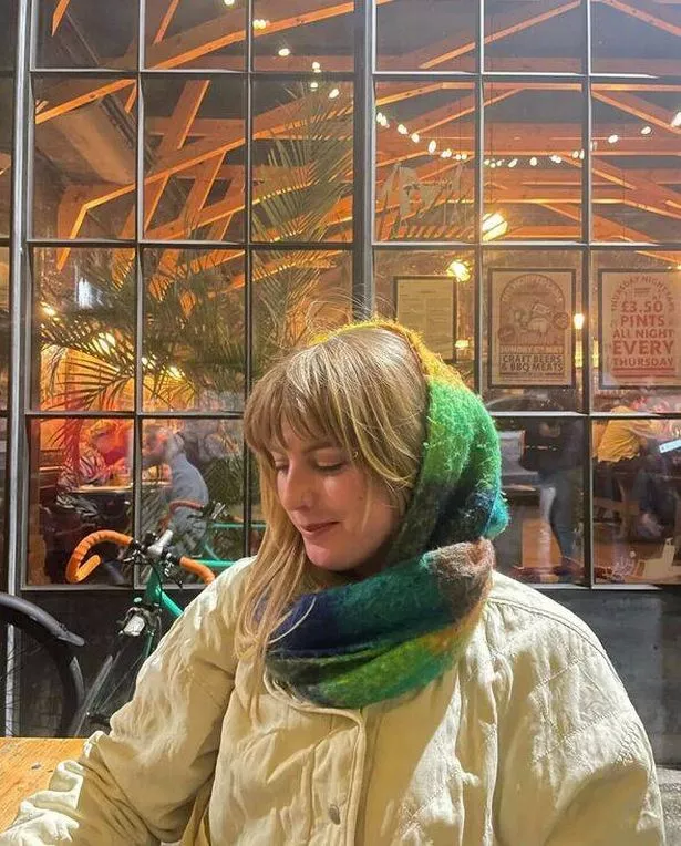 Vita Molyneux خارج حانة
