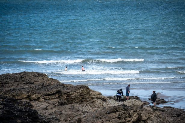 شاطئ Ogmore-By-Sea 
