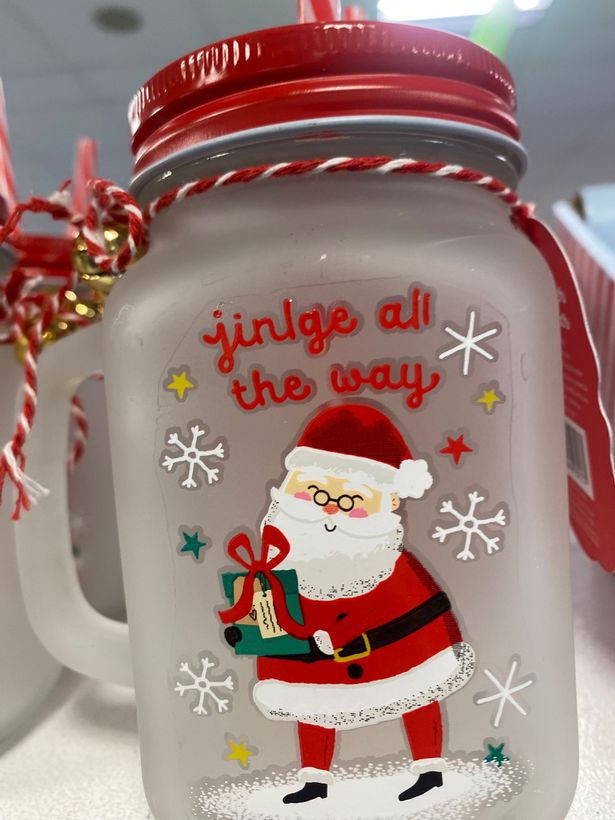 نظرة فاحصة على المطبع المطبعية على كل إصدار واحد من كوب 1.29 جنيه إسترليني