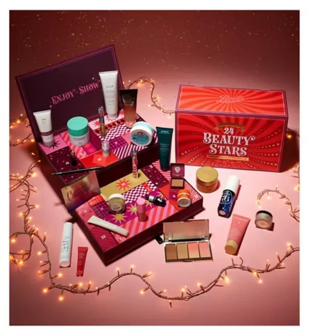 Inside Boots 'Premium 24 Day Beauty Advent Calendar لعام 2025