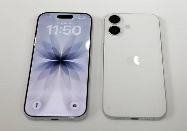 يتم عرض Apple iPhone 17 الجديد خلال حدث Apple الخاص في مقر Apple في 9 سبتمبر 2025 في كوبرتينو ، كاليفورنيا. كشفت شركة Apple عن جيل جديد من أجهزة iPhone ، وساعات Apple المحدثة ، و Airpods خلال حدث خاص في مقرها الرئيسي.