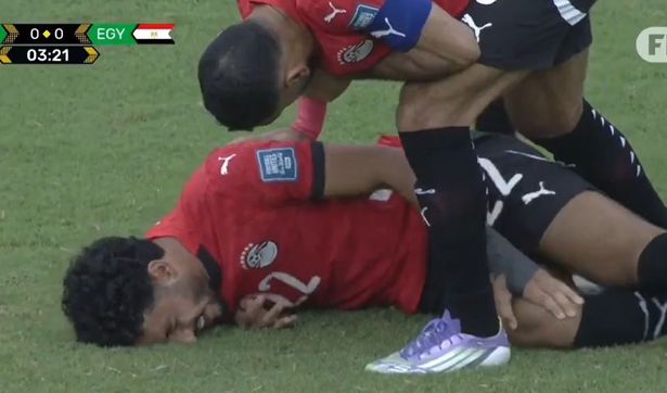 عمر مارموش أصيب بجروح وهو يركب ركبته