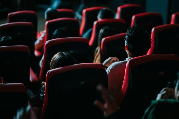 يعد الفيلم بإعطاء نظرة مفصلة في حياته ، بما في ذلك حياته الخاصة الشاقة والتشغيل في الشهرة.
