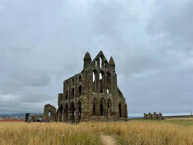 أطلال الدير