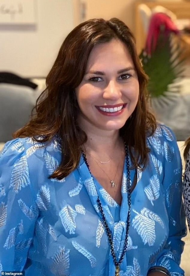 يزعم مدير مجموعة السفر أن ميل مدين لها بمبلغ 978،887.67 دولار ، وفقًا لإيداعات المحكمة التي حصلت عليها ديلي ميل