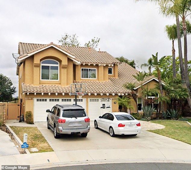 نظرًا لأن ميل لم تدفع لها دفعة المعادلة بحلول فبراير ، فقد تقدمت بطلب جديد مع المحكمة طلبًا أن يضع منزله الزوجي في كاليفورنيا (في الصورة) للبيع