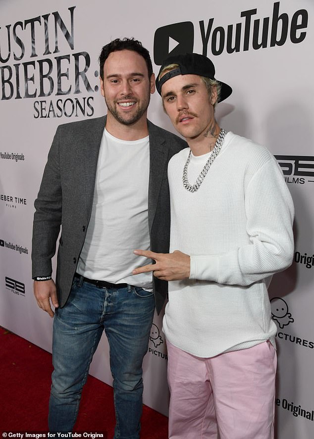 ويأتي يوم الدفع الرئيسي بعد أن وافق على تسليم الملايين إلى سكوتر المدير السابق براون مع انتهاء النزاع المالي لمدة سنوات ؛ شوهد في عام 2020