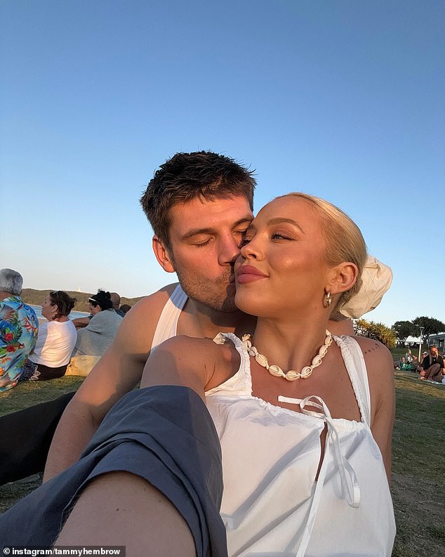 خرجت تامي مع بيلي - بعد أيام قليلة من الادعاء بأنها كانت عازبة لحسن الحظ بعد انقظة صدمتها عن زوجها ماثيو زوكوفسكي (يسار)