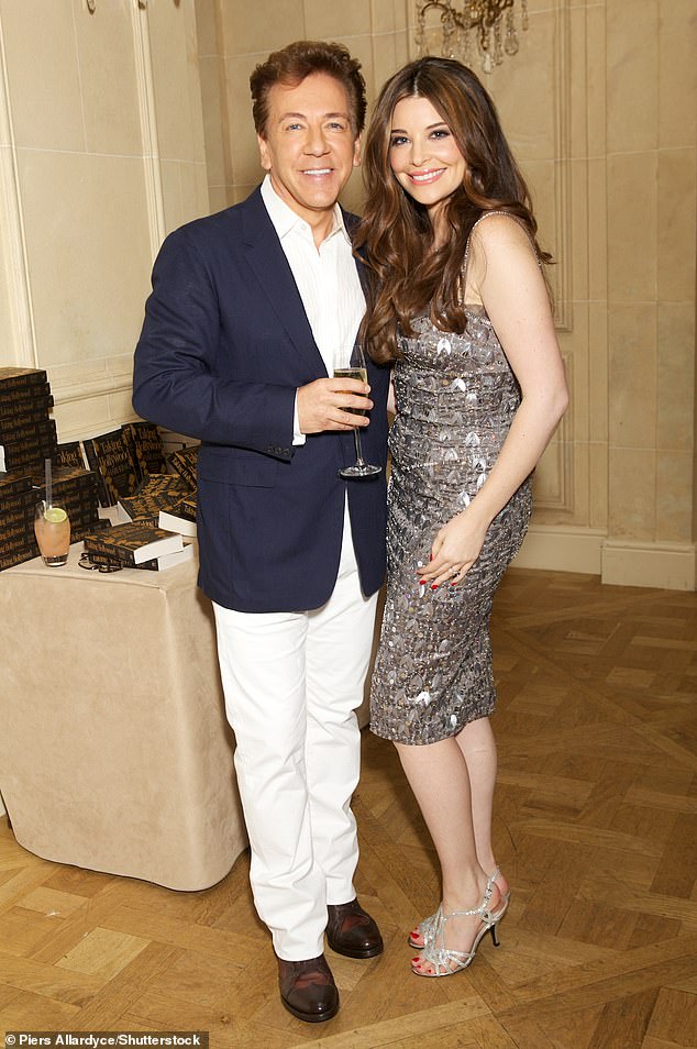 خلال فترة وجوده في الولايات المتحدة ، تزوج روس مرتين ، تزوج الممثلة تشارلي في عام 1999 قبل أن ينتقل مع بريانا دويتش في عام 2015 ، ومع ذلك انقسمت الآن (في الصورة مع بريانا في عام 2014)