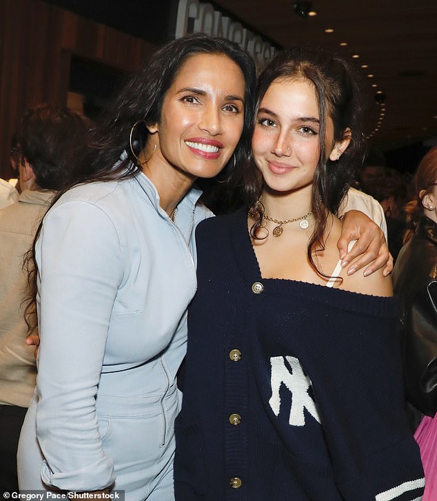 الشخصية التلفزيونية وطفلها الوحيد هي نجوم تغطية شركة Vogue India ، وفتحت على المنشور حول كيفية تأثيرهم على أسلوب بعضهم البعض ؛ في الصورة 21 أغسطس