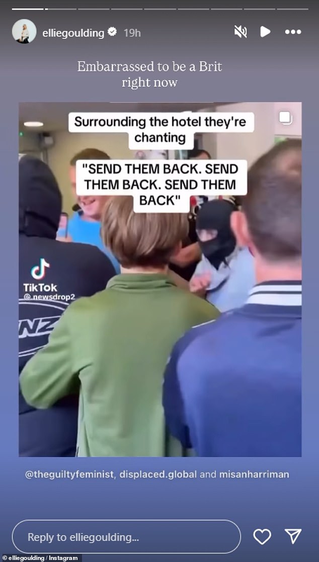 ويأتي ذلك بعد أن قال إيلي على Instagram أن المتظاهرين المناهضين للهجرة يجمعون خارج الفنادق المستخدمة لإيواء طالبي اللجوء يجعلها